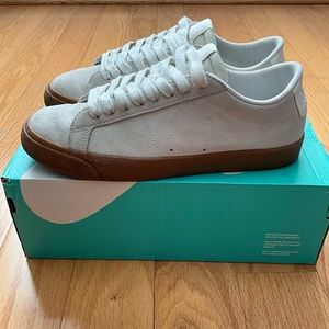 Men’s slightly worn Nike sb blazer low